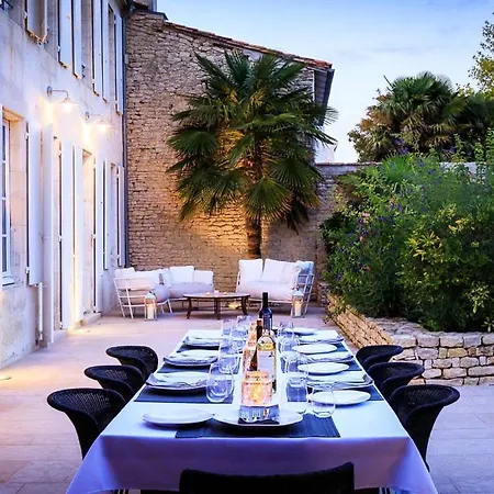 Saint-martin-de-re Sleeps 12 Villa