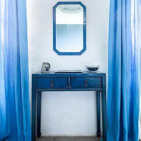 Saint-martin-de-re Sleeps 12 *