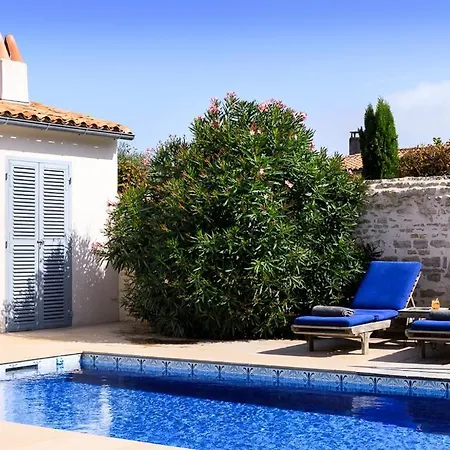 Saint-martin-de-re Sleeps 12 *