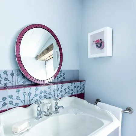 Saint-martin-de-re Sleeps 12 *