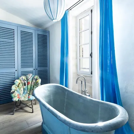 Saint-martin-de-re Sleeps 12 Villa