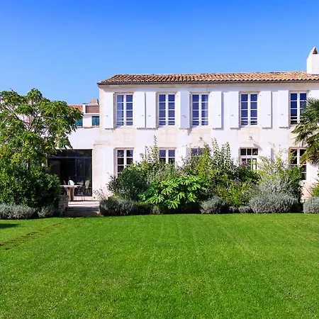 Saint-martin-de-re Sleeps 12 Villa