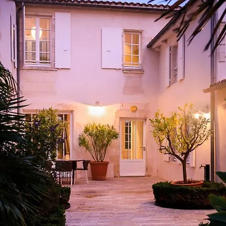 Saint-martin-de-re Sleeps 12 *